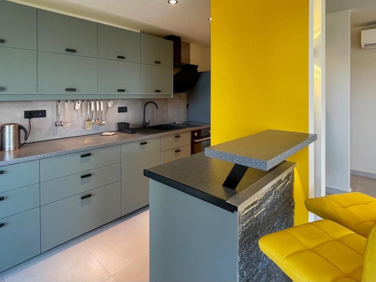 Ferienwohnung Mit Beheiztem Pool, 60 M Vom Strand Maslenica Exterior foto