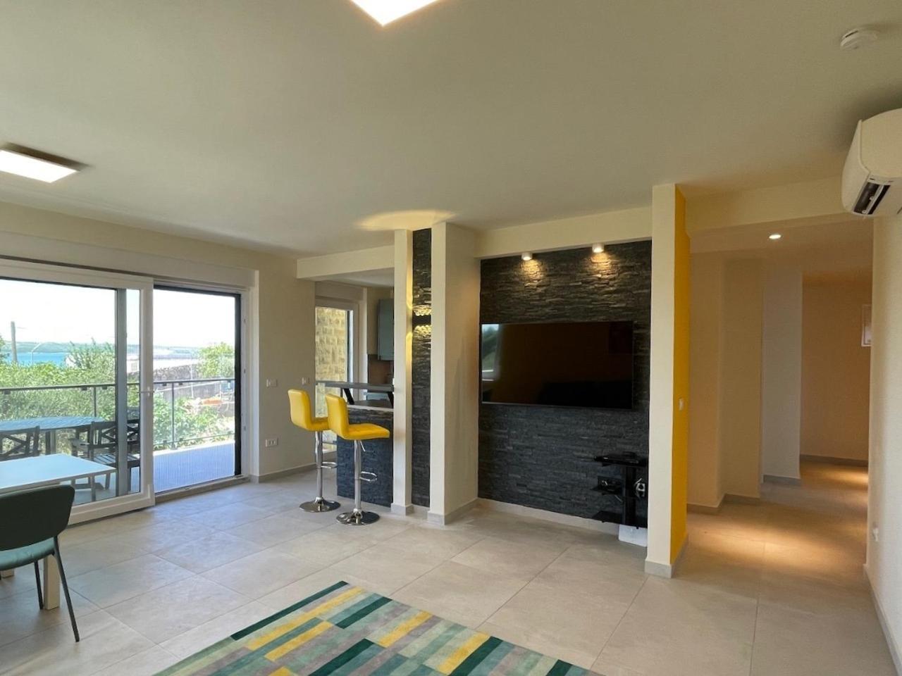 Ferienwohnung Mit Beheiztem Pool, 60 M Vom Strand Maslenica Exterior foto