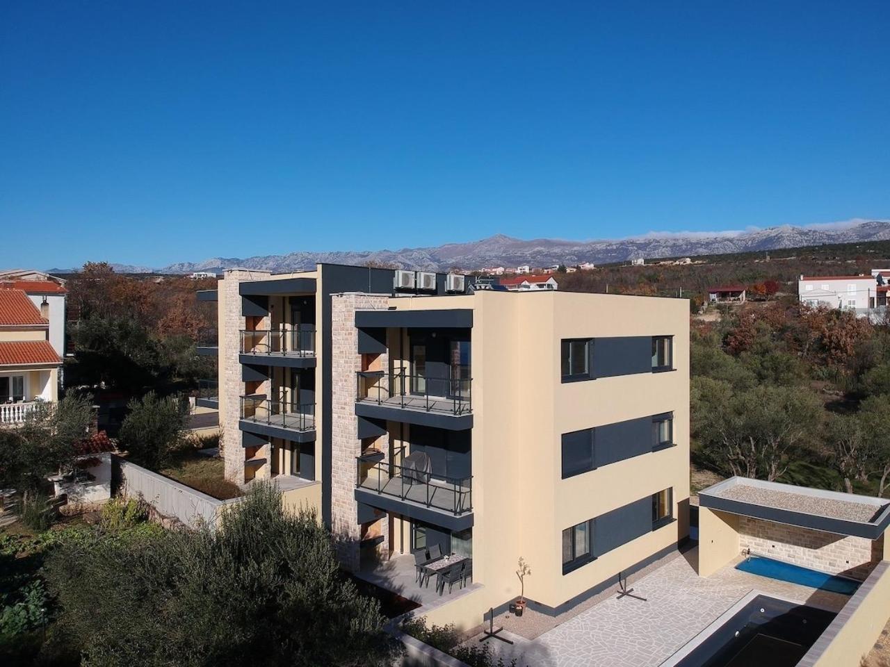 Ferienwohnung Mit Beheiztem Pool, 60 M Vom Strand Maslenica Exterior foto