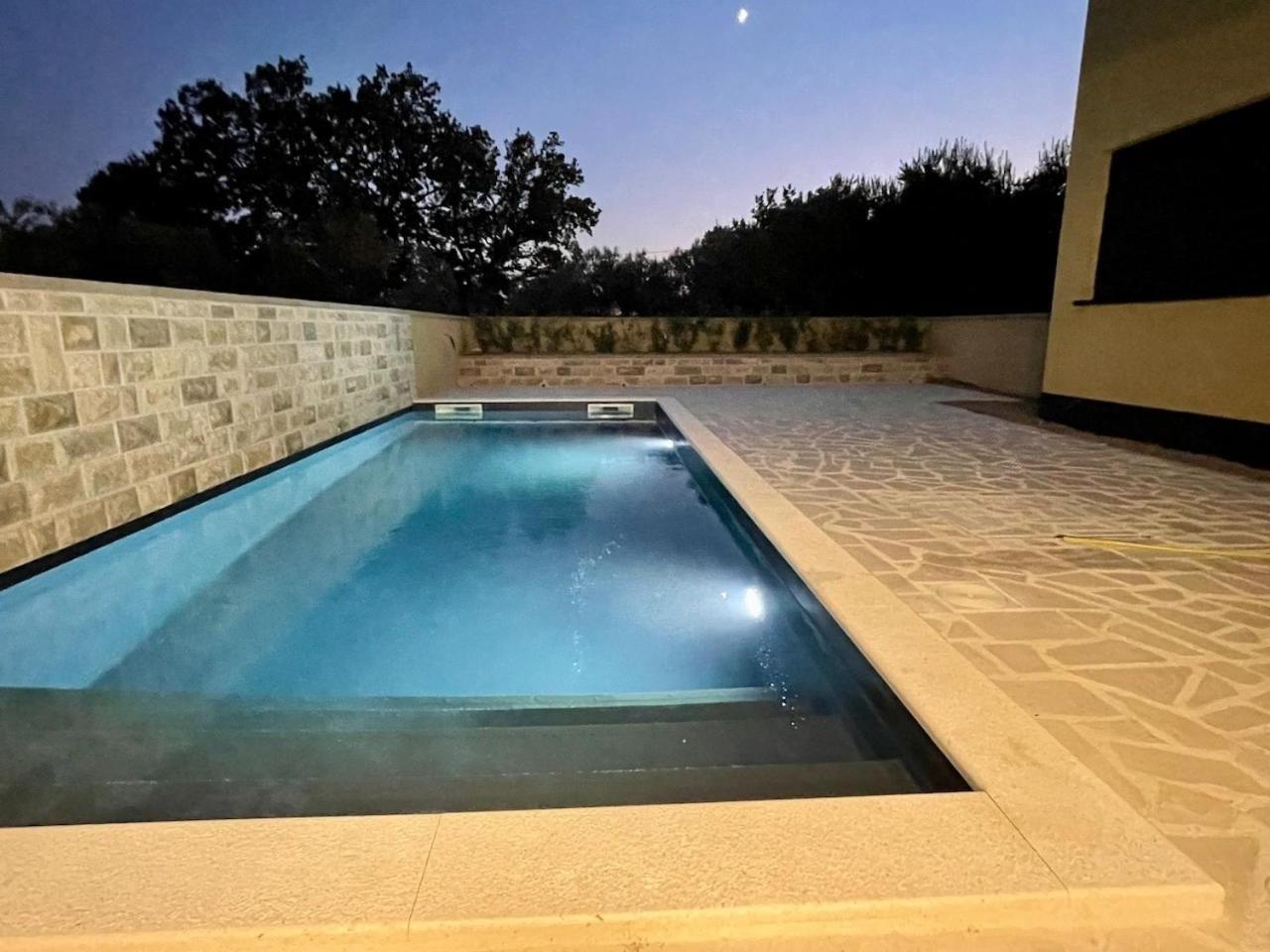 Ferienwohnung Mit Beheiztem Pool, 60 M Vom Strand Maslenica Exterior foto